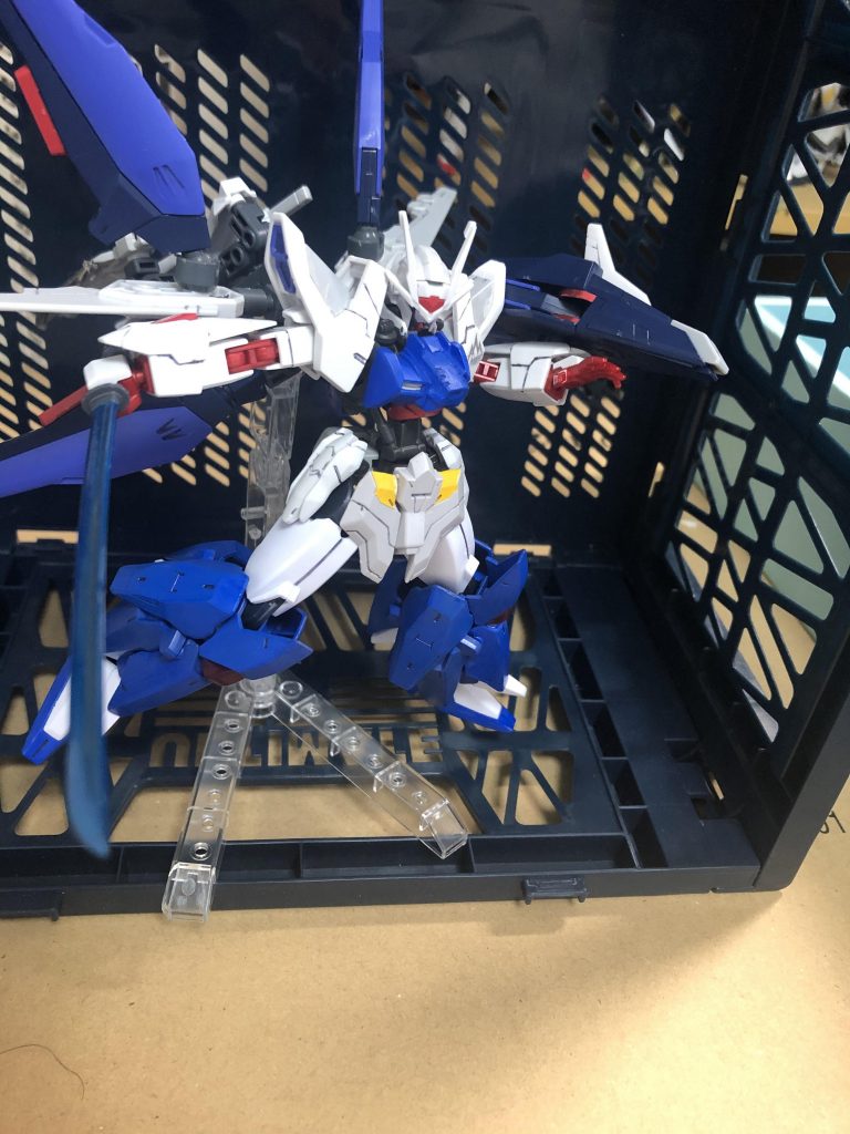 左腕に装備しているのはをYurei(一応雪羅を英語にしたやつやけど英語の発音がわからん)を装備していますこの装備の先端に打倒が出来るようにしていますあと一応シールドにもなります