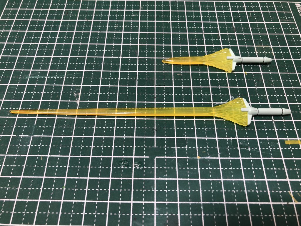 ビームサーベルはグラデーション塗装で、1本は出力絞りバージョン。もう少し短くしてもよかったかも。