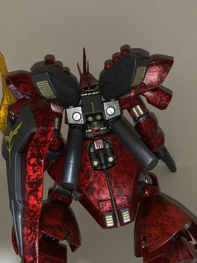 やっぱりガンダムは
バックショットがカッコいい！