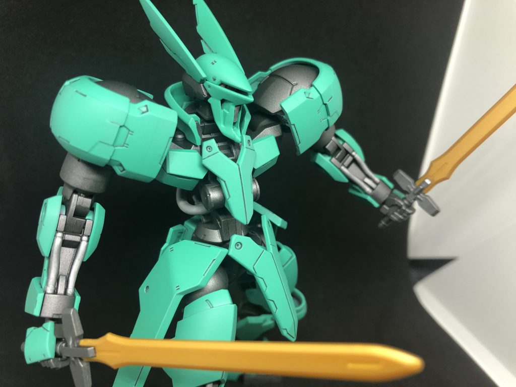 剣を構えてみたり…