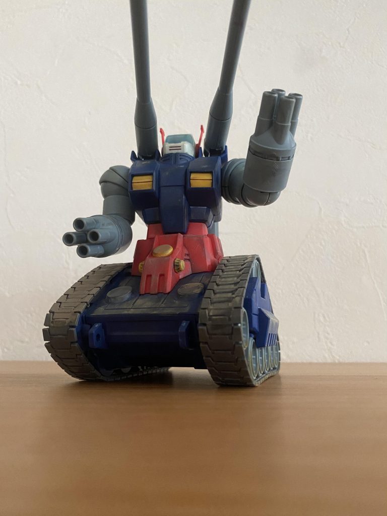 キャタピラをまんべんなく汚して、アニメらしくしました。