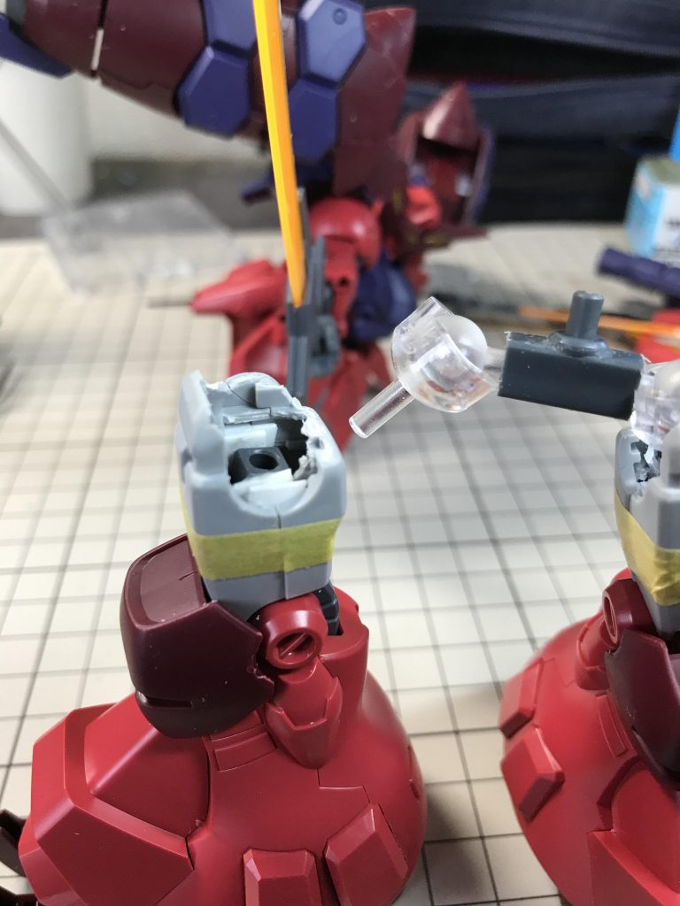 足の可動域広げは市販のボールジョイントを使用しています