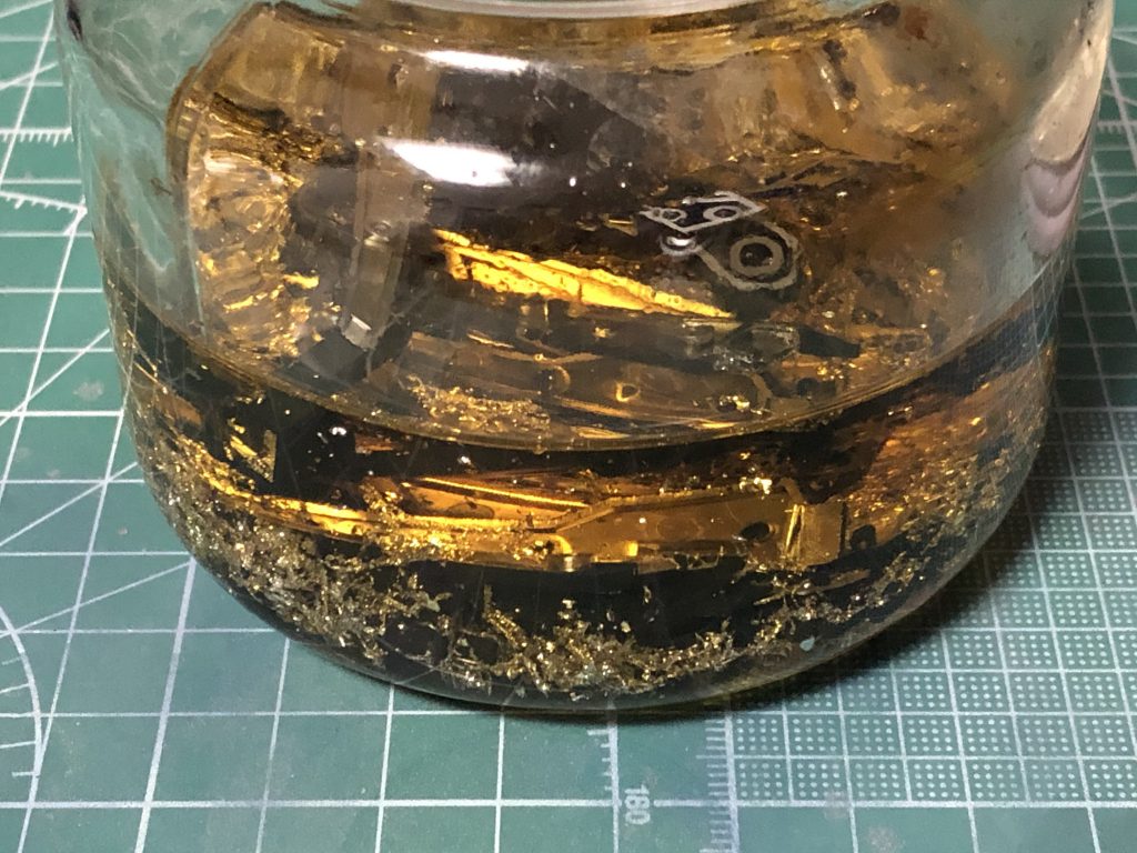 シラヌイ装備のメッキ剥がし中