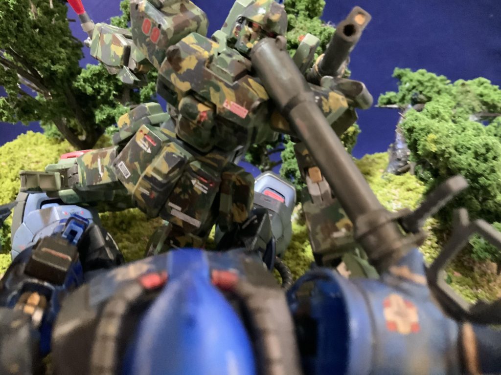 しかし、さすがさだきち大尉、すかさずバズーカのゼロ距離発射で反撃