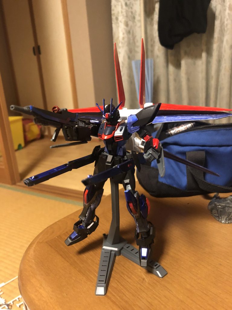 腰部にもフリーダムと同じクスフィアスレール砲を装備。ライフルを装備しながらの使用も可能