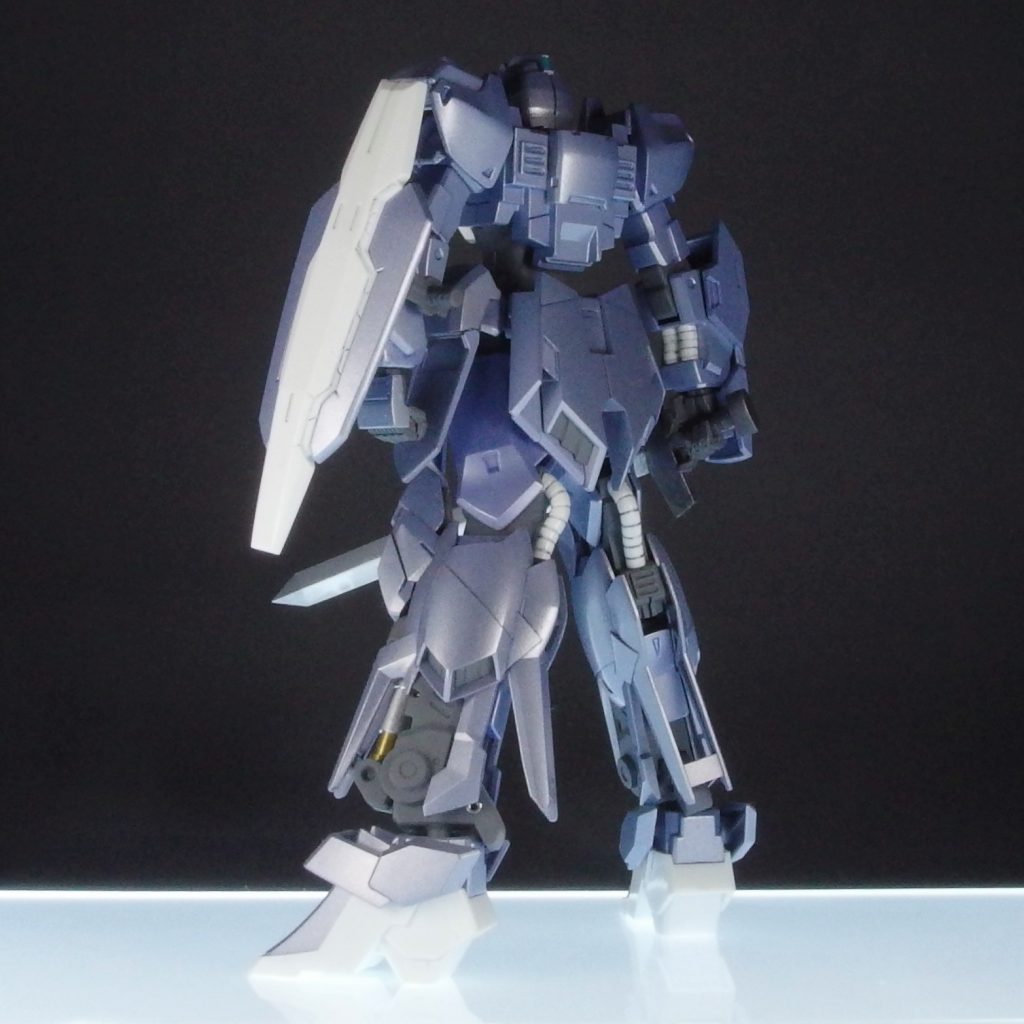 後ろその２。足のシリンダーは金属パーツに置き換え。