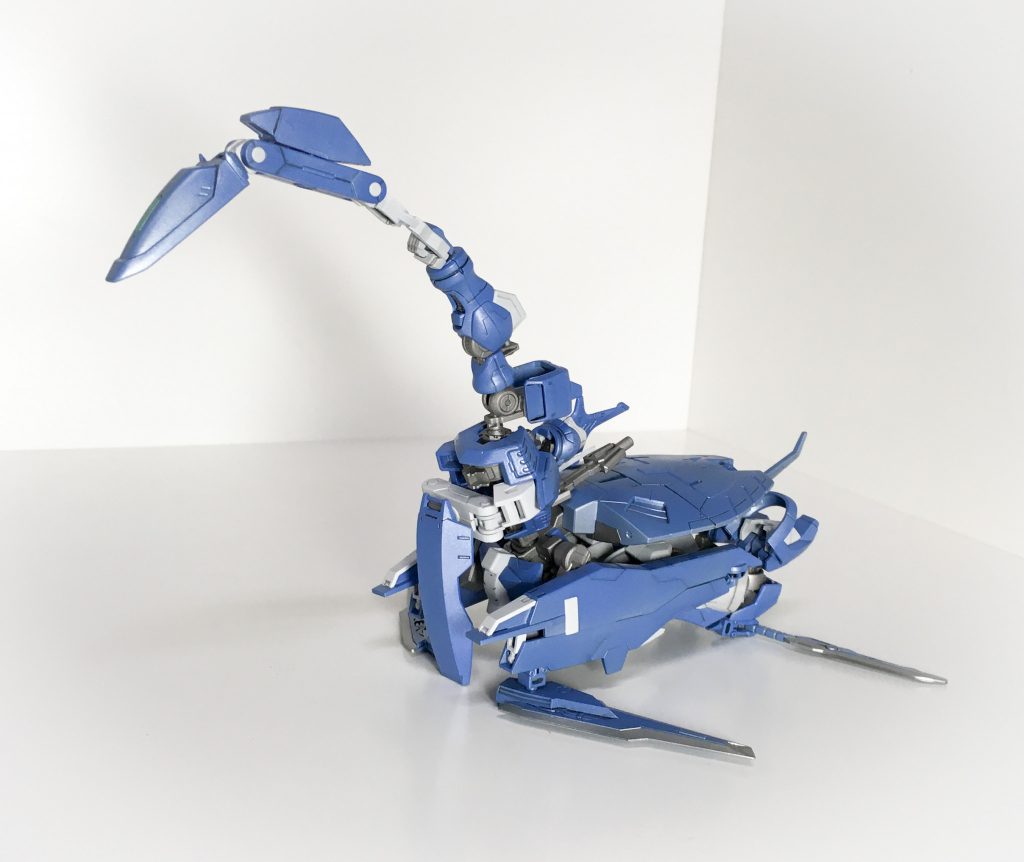 武装はレールガンと機雷以外使用不能になるが、高感度の頭部センサーが使用可能になる事で広い索敵範囲を誇る。