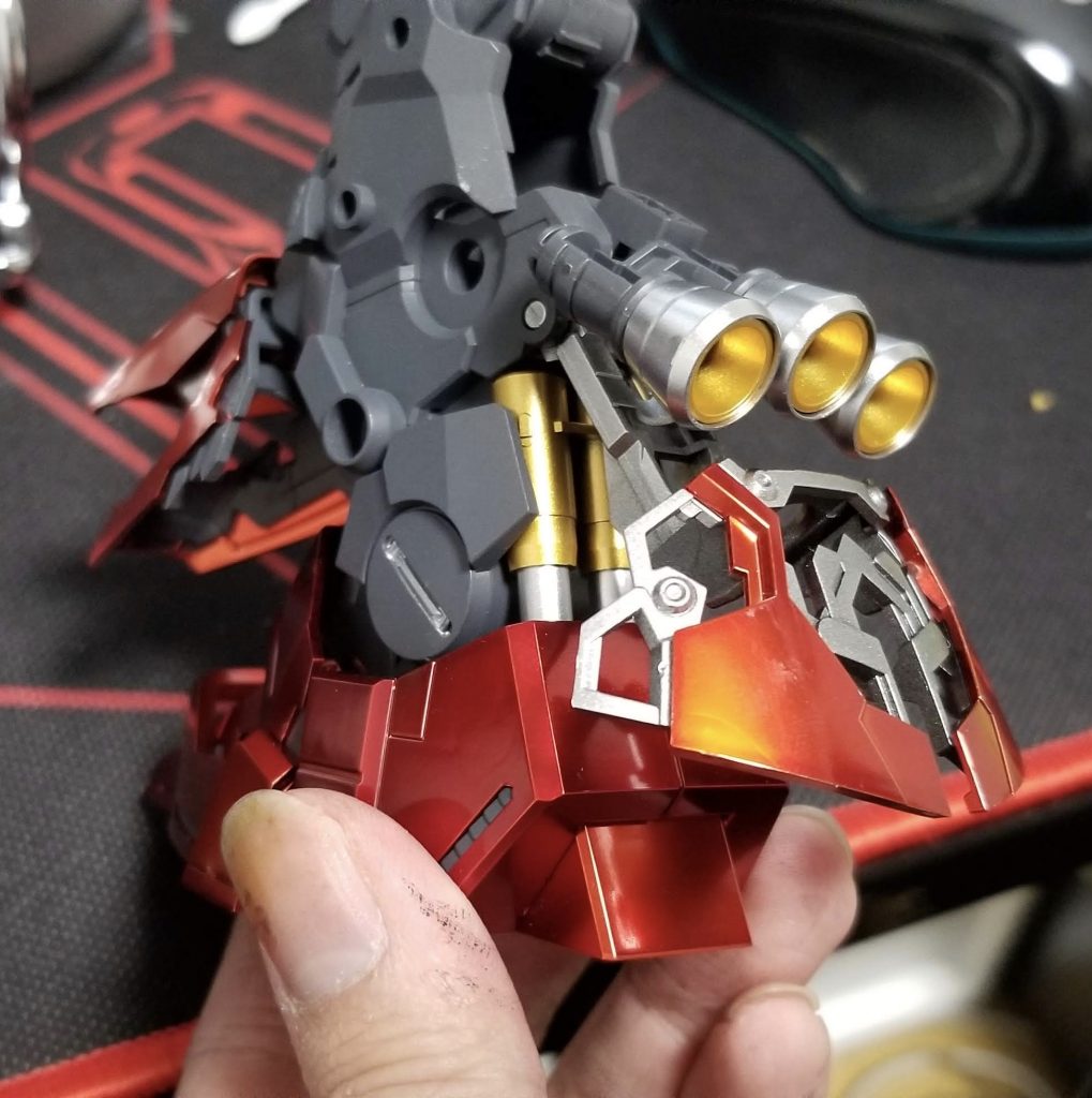 足です。ごちゃっとしたメカ感がたまりませんね。