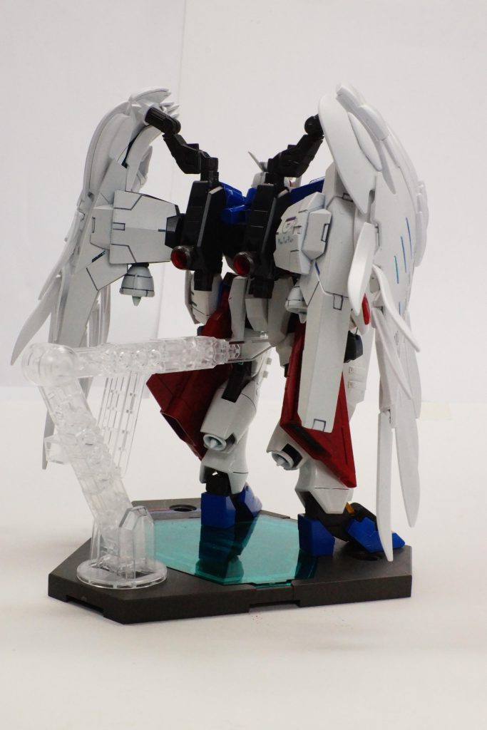 ガンプラ紹介ALICEALICEALICEALICEALICEALICEALICEALICEALICEALICEALICE　ユニバーサルブーストポッドが存在感をアピールする背面。ウイングバインダー、ユニバーサルブーストポッドは、ウイングガンダムゼロEW版の4枚羽をイメージしています。ALICEALICEALICEALICEALICEALICEALICEALICEALICEALICEALICE※1/100ウイングゼロの羽をRGのウイングゼロのものに交換したことで、かなりイメージが変わりました。表面の溝には偏光シールを貼っています。