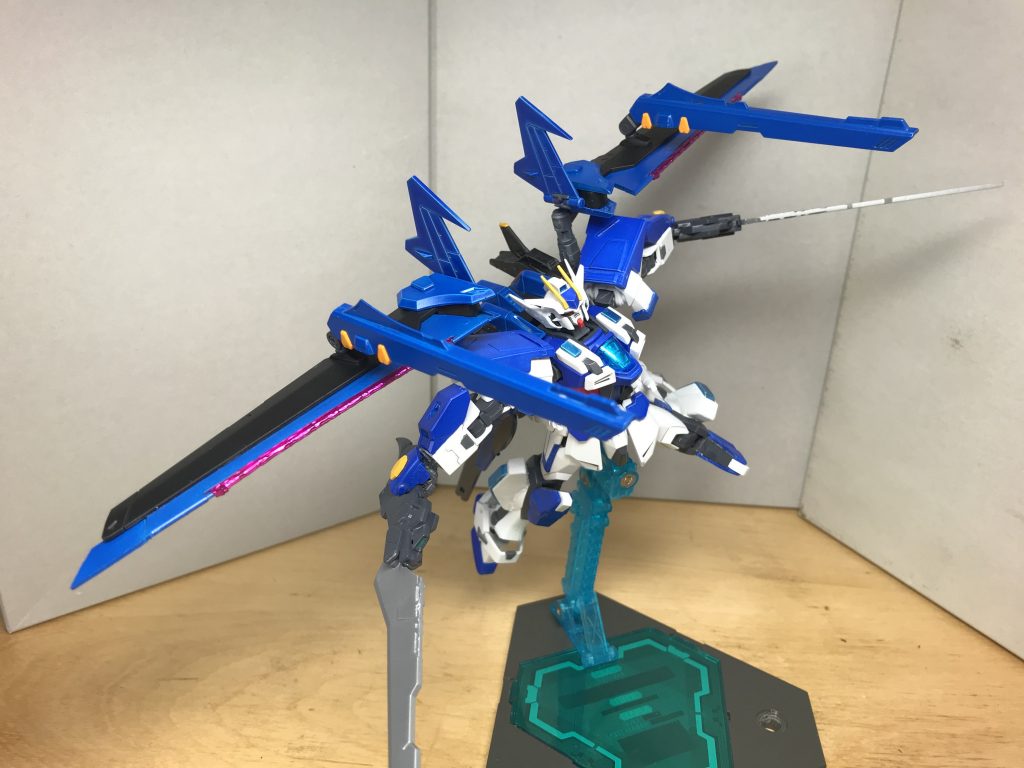 滑空イメージ
ビームウイングを展開しての攻撃も可能