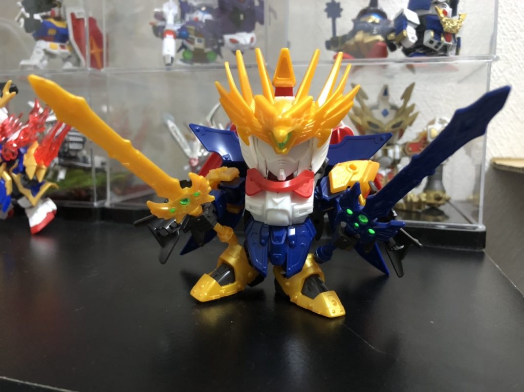 付けてみたら、ぴったりマッチ。ツノ飾りだけは接着ですが。
なんか、一時期のいろプラ感も出て、塗装しなくてもこれはこれで良さげ。