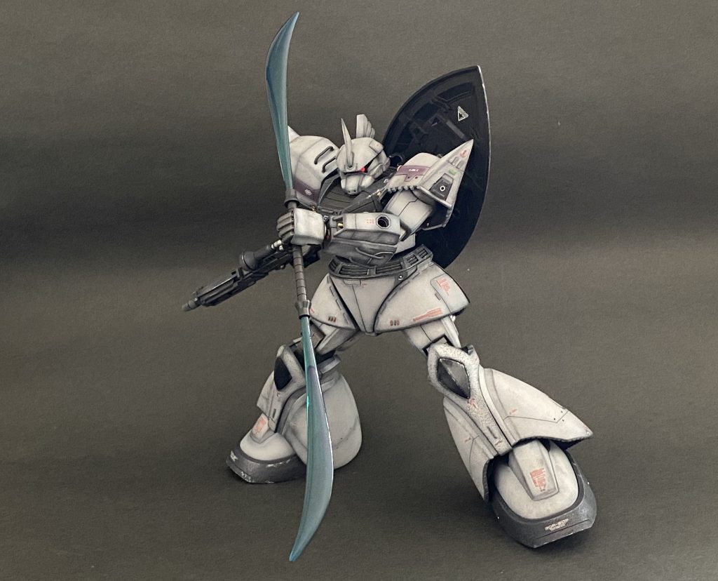 ナギナタ持ってー！
キットの刃はイエローですが、好みでクリアブルー吹いてます。