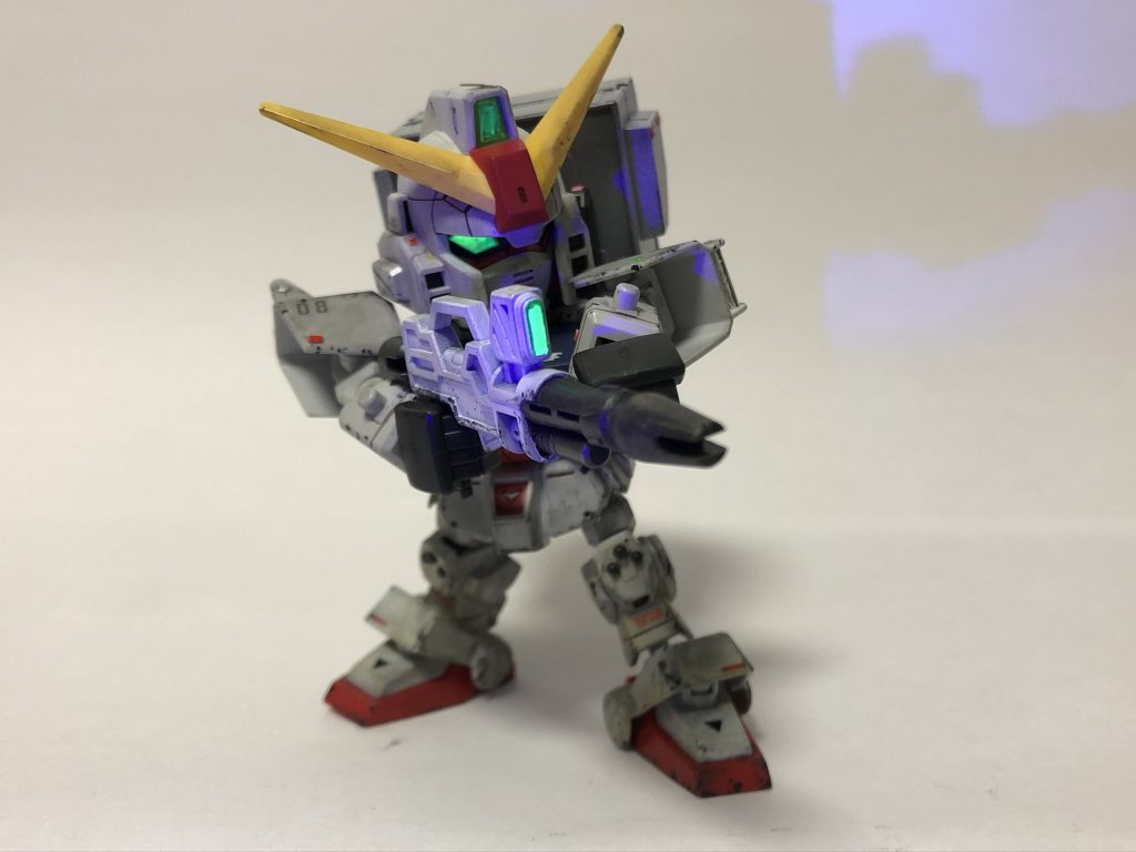 ビームライフル！
センサー部はガンマカ蛍光グリーンで塗装しているのでブラックライトで光ります
ちなみに陸ガンのメインカメラはシールの上に文房具の蛍光マーカー(黄)で塗ってたりします…適当くさい…