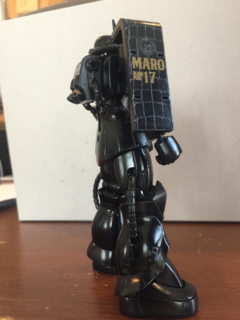 シールドはこれヘビ皮モチーフなんですかね？