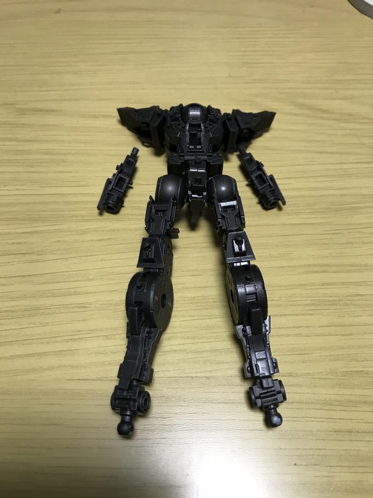 フレーム塗装にチャレンジしました。
メタルブラックと黒鉄色で塗り分けてみたんですが、ほぼわからないくらいの違いになってしまいました(T_T)