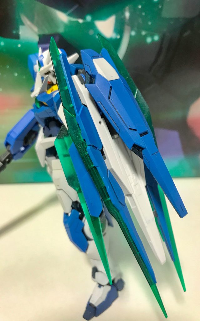 クリアグリーンのソードビットの刃にはシルバースプレーを薄めに吹いてみましたが、
ラメのようになるのを期待したら埃で汚れているようにしか見えなくなってしまいました。
どんどん気になって来ているのであとで溶液で洗い流そうかと思います。