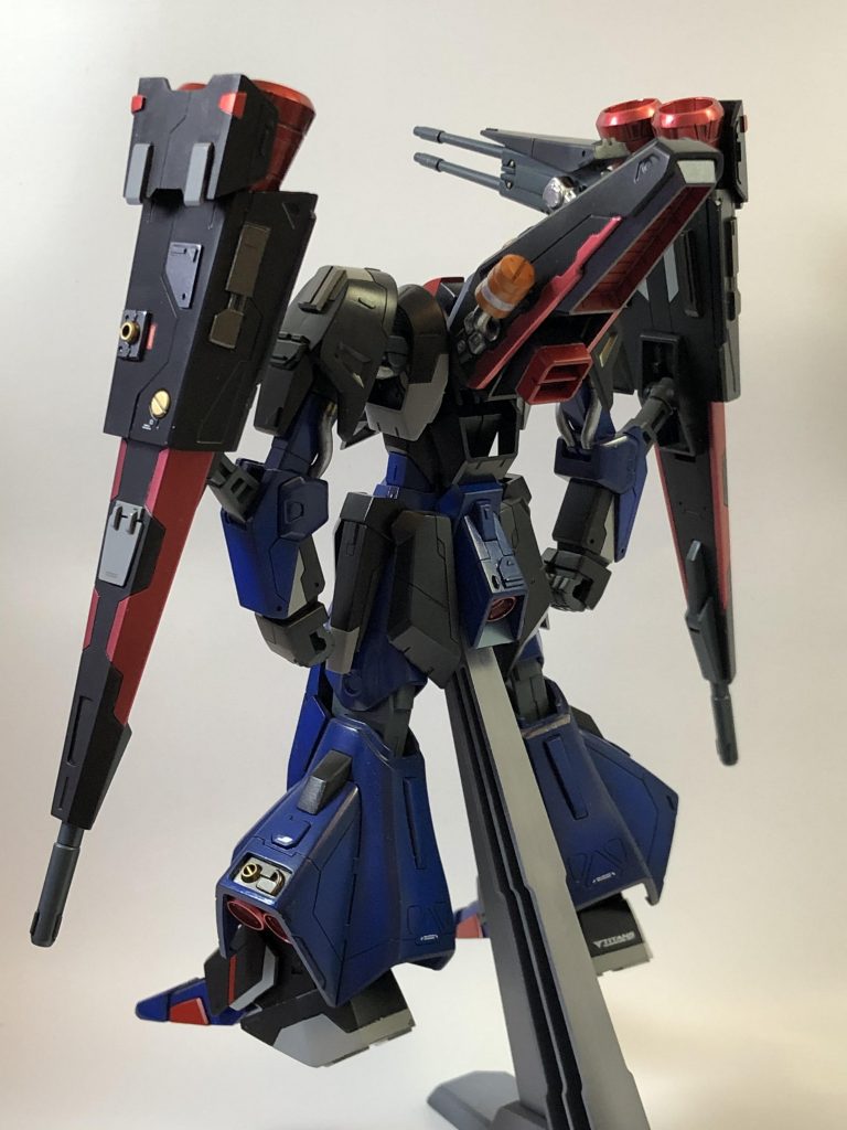 背中のスラスター横のタンクが気に入ってます。