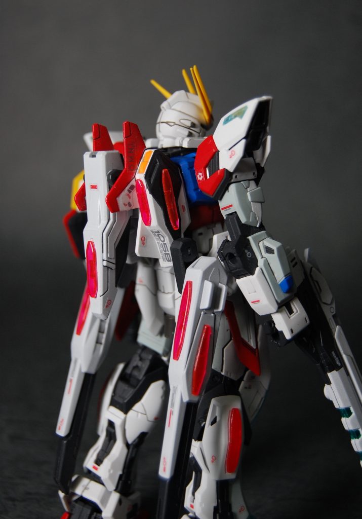 RGキットの出来の良さに対して「ユニバースブースター」とかいうキット、塗り分けも継ぎ目消しもまーーじで大変すぎる…