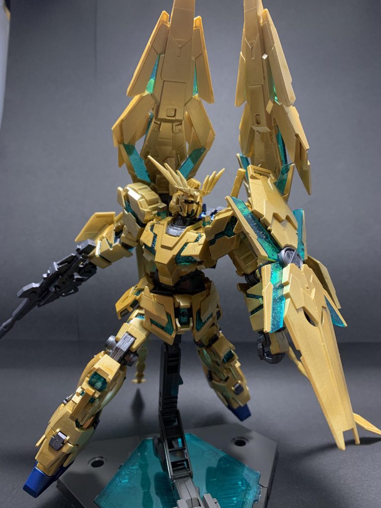 ユニコーンガンダム自体が複雑なパーツ構成で、特にフェネクスは光の反射でコントラストがハッキリするためスミ入れを省略しても問題なしでした。
(FFVIIやりたくてサボったワケではない)