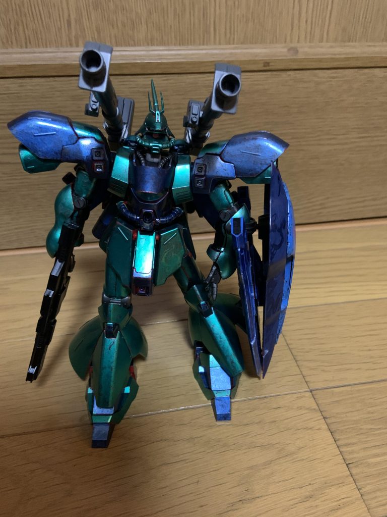 友人に見せて肩まわりが寂しいと言われたので意見を取り入れて自分の好きな肩周りの2連キャノンを後日追加しました