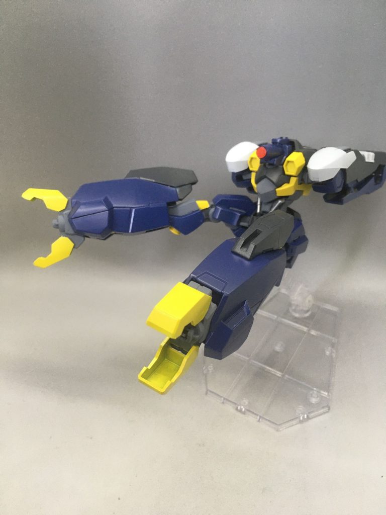 基本塗装終わったところ。今回の挑戦として、デカールを自分としては多めに貼り、装甲の裏で目立つ箇所を黒く塗りました。