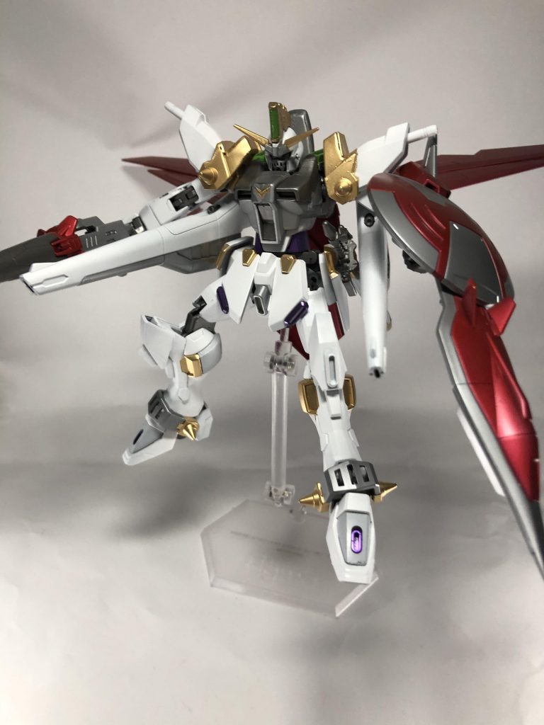 ビーム砲前に出すとこんな感じですね。
これ稼働軸あんまりいじると飛行形態にした時のプロポーションがめちゃくちゃになるんであんまりいじれてないためポージング取らせるのが非常に難しいです……
もし仮にHGCE出るならここの軸もうちょっと自由度高くして欲しいですねー