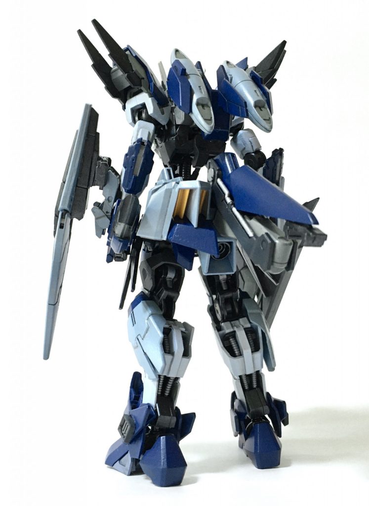 背中のバックパックは水中用推進ジェットとなっていて地上では不要。代わりに腰部にキマリストルーパーのリアスカートの発展型となる大型フローターを装備している。尻尾のようなスタビライザーは展開してサブアームとなり、ベイオネット・ライフルの懸架も可能。