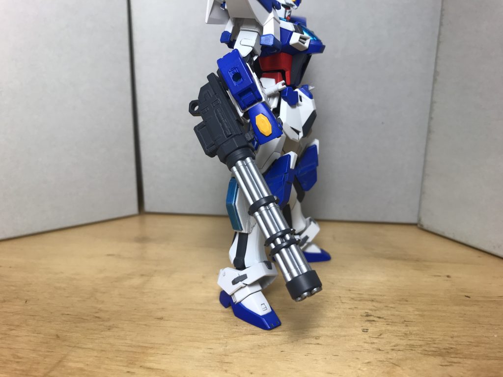 オプション武装・ガトリング
実弾での手数を高める為にビルドされたオプション武装
腕部のハードポイントとグリップで保持し、撃ち終わった後はパージすることもできる