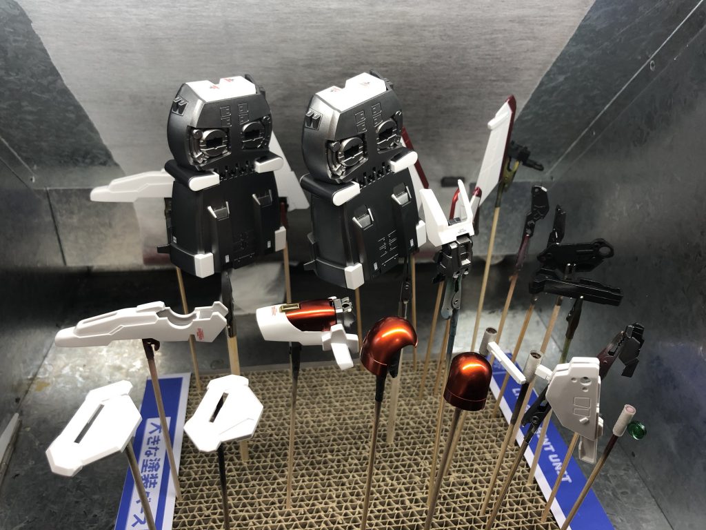 最後に全体をクリアでコート、
仕上げにウェザリングカラーで
スミ入れして完成！