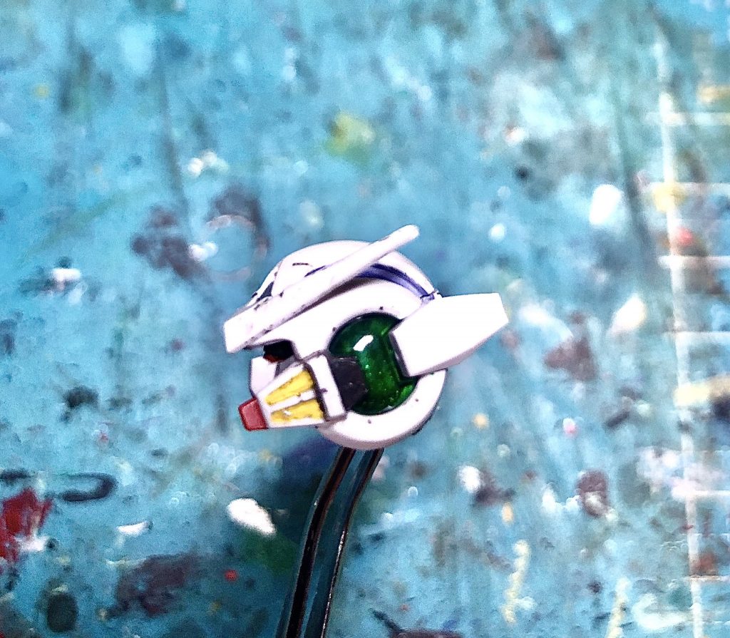 こっからは製作工程になります。

まず普通にエクシアの頭部を塗装込みで組み立てるじゃろ