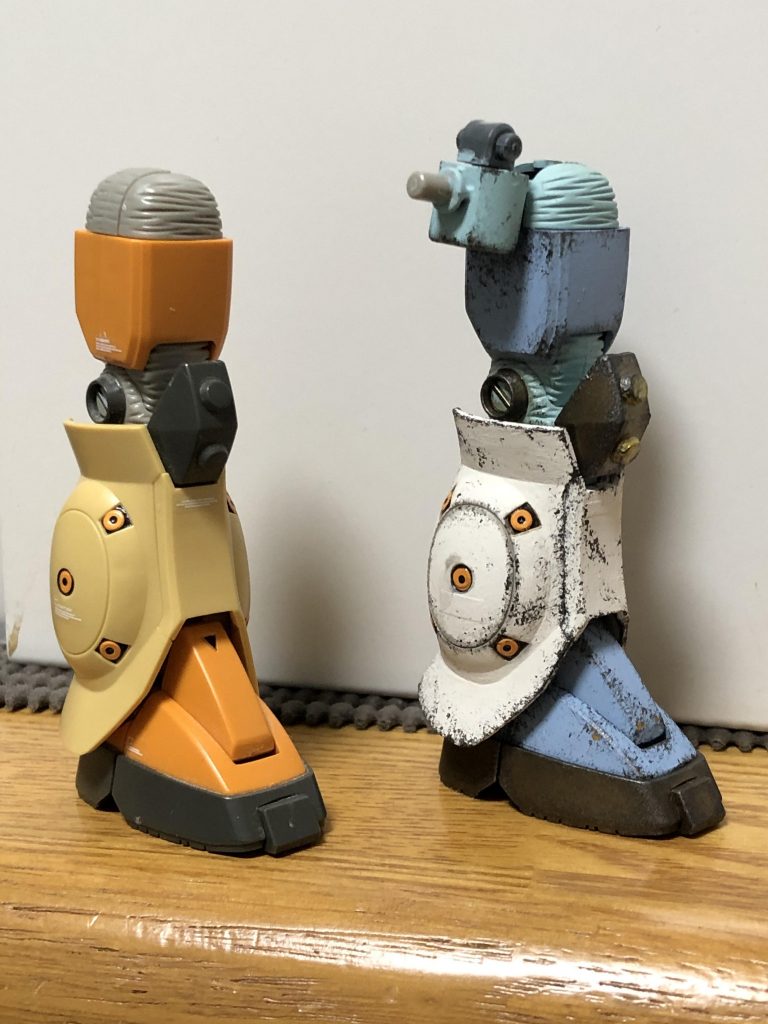 今回は後述の、プラモデル用ではない塗料をサフ無しで塗ったため1つのパーツに対して4度くらい重ねています。