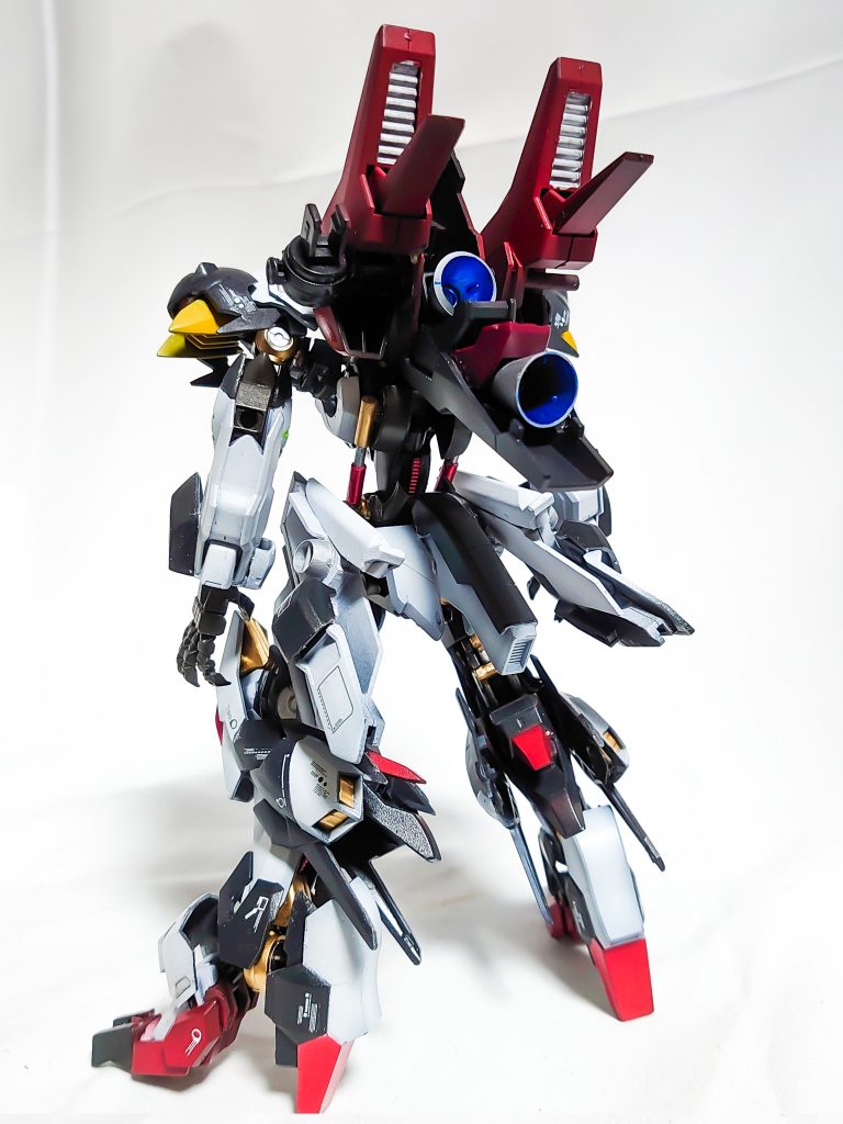 空間戦用バックパック
推進力重視の大型バックパック、両サイドにウェポンラック有り