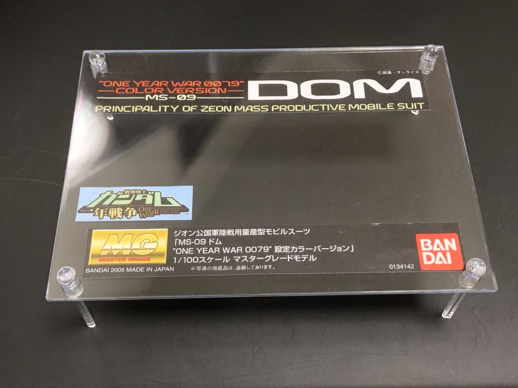 100円ショップの写真立てで台座を作りました。
と言っても説明書を縮小コピーして挟んだだけです😅