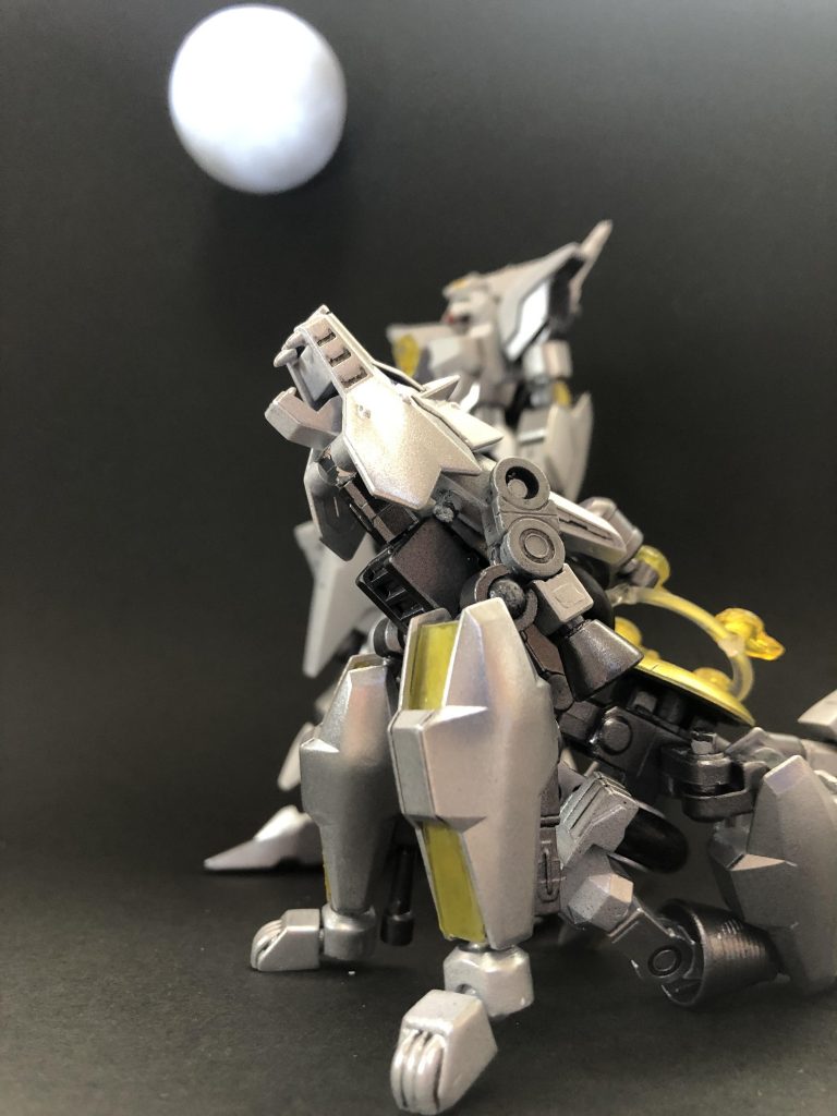 月を見上げる2人で締め。以上、兎と狼でした。当初シャイニングタイガーのライバルとして作っていたんですが、その時は警察モチーフでウルフもちゃんとした狼ではありませんでした。紆余曲折あって兎と狼に落ち着きましたが、まさか勾玉を自作するとは思っても見ませんでしたf^_^;)次こそは玄武を完成させたいと思います。ここまでご覧いただき、ありがとうございました！また次回( ´ ▽ ` )ﾉ