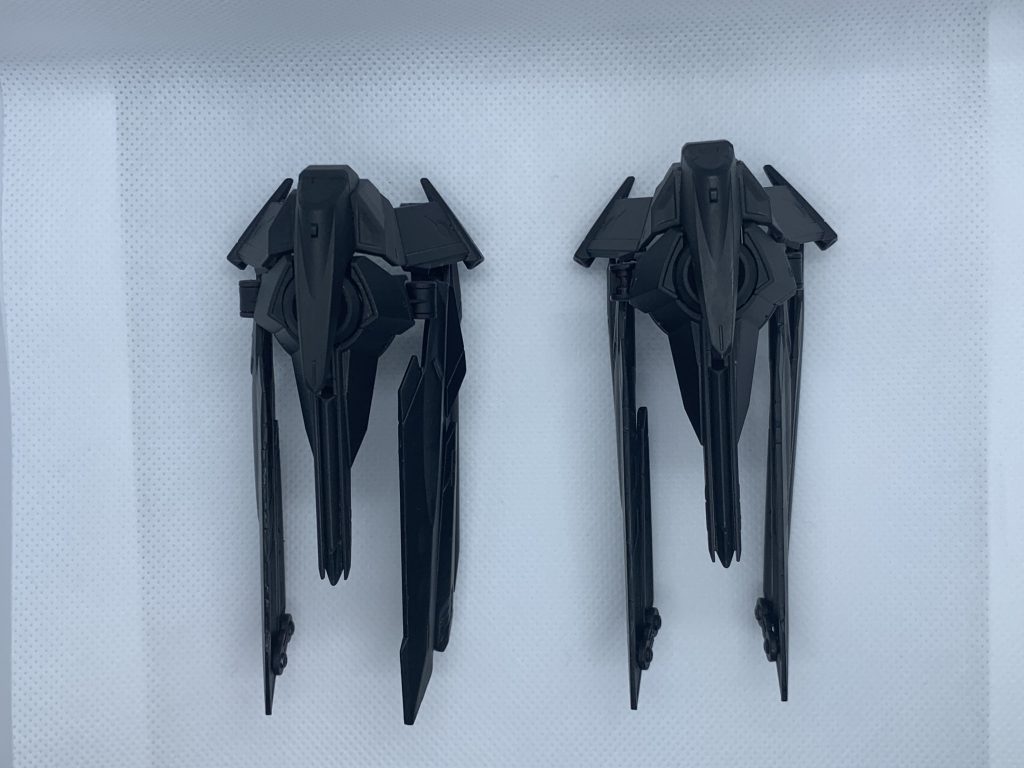 ですが第一兵装のノーネイムライフルだけどいう設定でしたのでアンダーがスカスカだったんですね
そこでゼルトザームアームが登場して「コレダ!」
と閃きました
第二兵装の人工ゼルトザームアームです
人工物感出すためにコード部分をよくある配線カラーに
ノーネイムライフルが黒一色なのはこの脆弱な配線を隠すためです