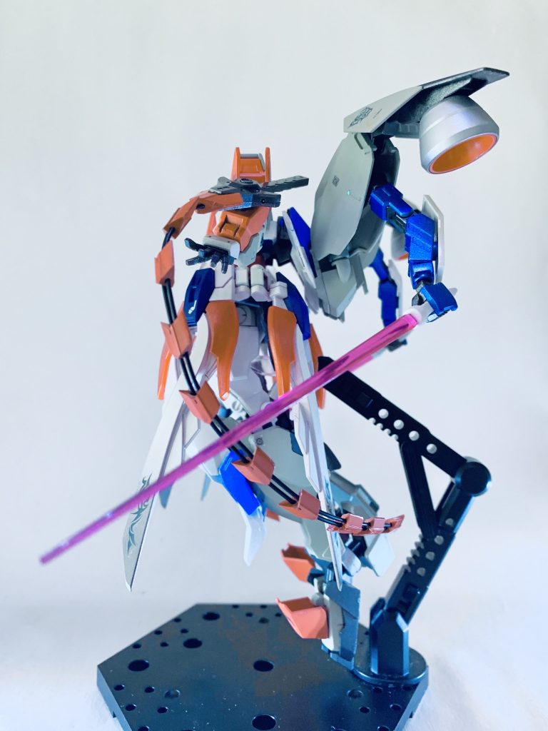 所々に青のさし色を入れているので、サブアームは青にしました。