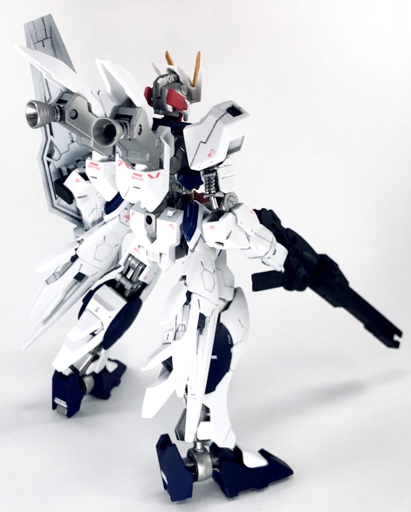 全体。
アスタロトの他には、腰と太股、バックパックにバエル、シールドはGN-X Ⅳ、武装に30MMなどを使ってます。
カラーリングはνやヘイズル改などを参考にしてます。