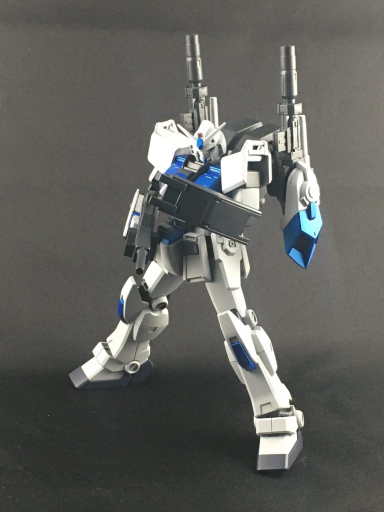 塗装は黄色の部分をグレーに、青をメタリックブルーに、白を少し暗めに吹きました
メタリックブルーにつや消しを吹くととっても上品な輝きに…