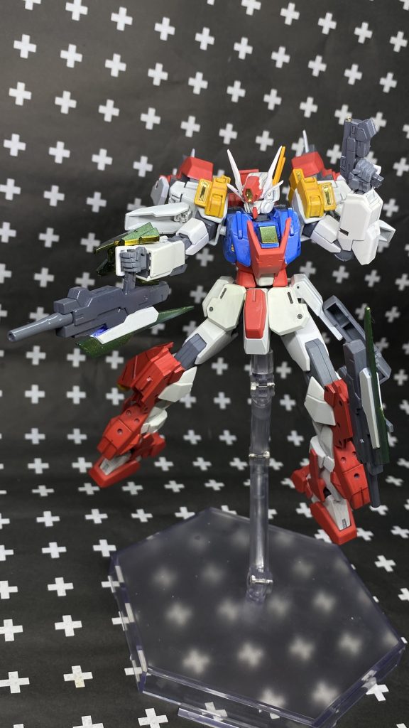 武器はケルディムサーガのGNマシンガンにダブルオークアンタのブレイドパーツを接着。
逆手に持ってマシンガンでビームをばら撒きつつ近距離ではGNトンファーとして戦うイメージです。
あとはケルディムサーガのGNピストルをそのまま使用してます。