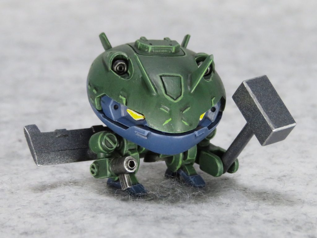 ツインアイはWAVEのHアイズの1/100サイズを使って、目力アップ。
右手マシンガンの銃口はHIQPARTSのメタルパーツ。