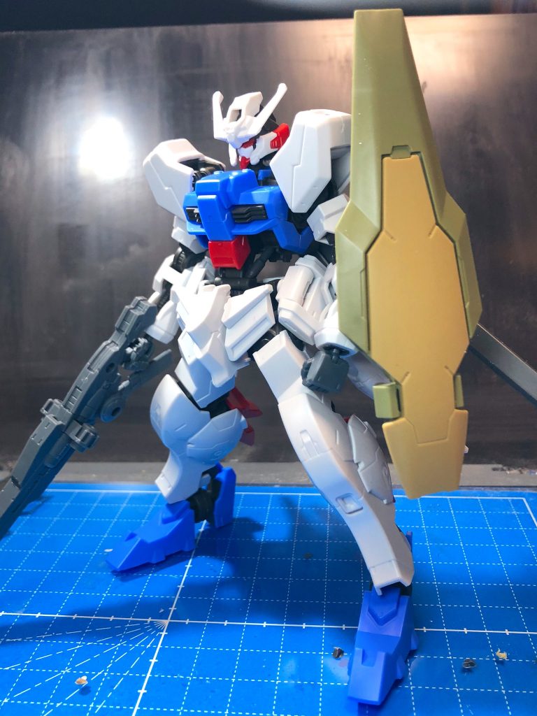 塗装前。
バエルのバックパックとブレードアンテナの追加はわりと後になってからやりました。