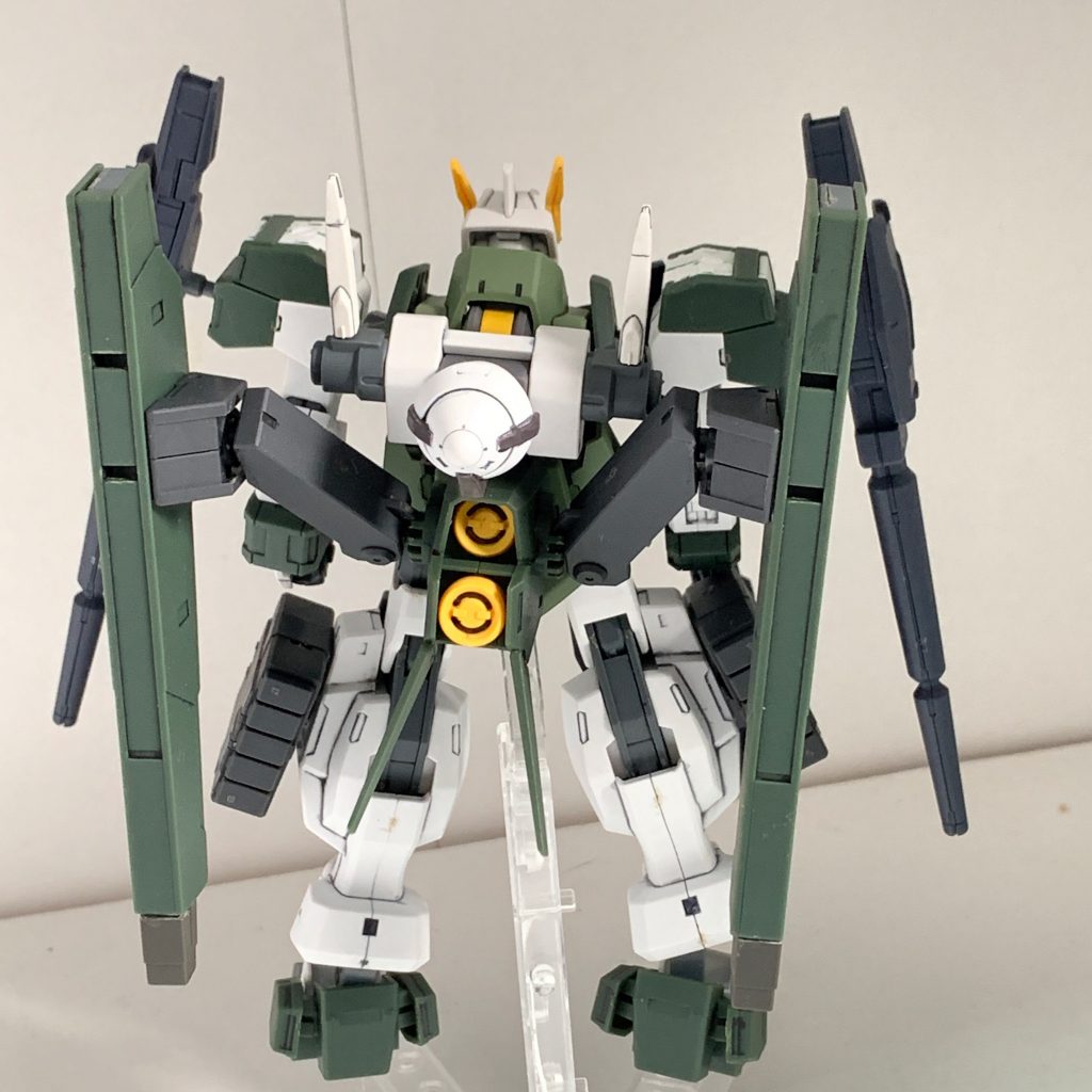 GNドライブ、スラスター
サイドバインダーにはGNビームライフルが収納されています。バインダーはそのままGNキャノンとして使用可能