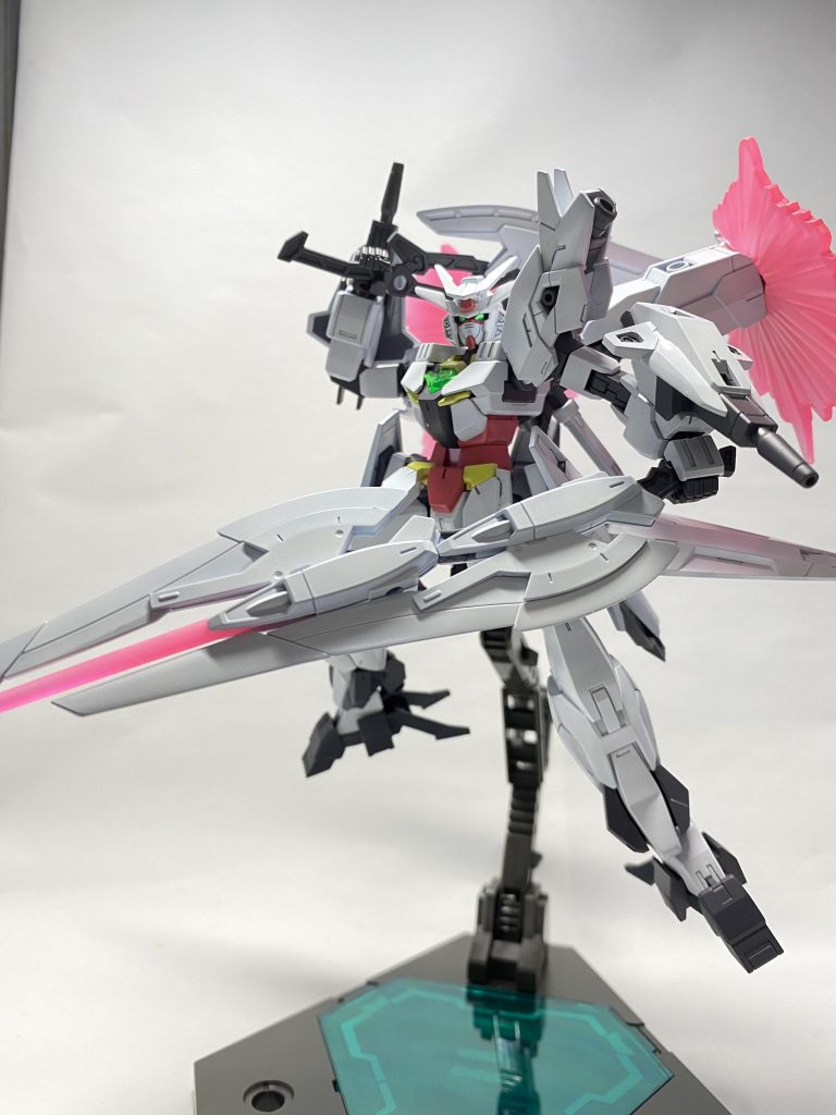 白色ははパールも混ぜて塗装したのですが、全然目立ちませんでした。