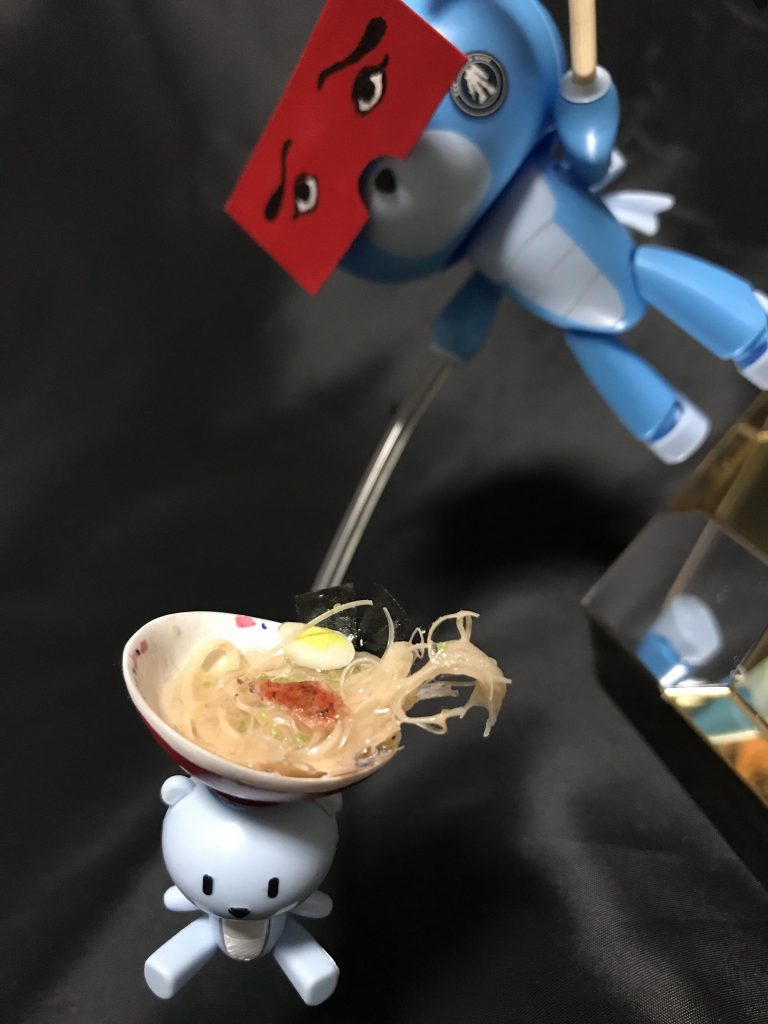 プチプチッガイの装備は豚骨ラーメン!
動いているので頭に乗せたラーメンがこぼれそうです^_^