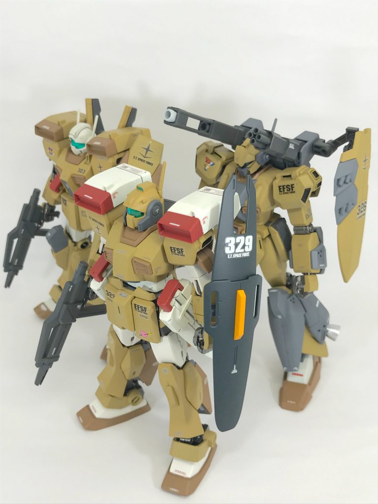 オマケその3各小隊のガンナー仕様です。こちらは特に武装の統一性は考えて無かったのですが、全機ジェガンのビームライフルを装備している事を撮影時に気づきました。(・・;)今度は『どの世代』『何の機体』を小隊化させようか思案中です。