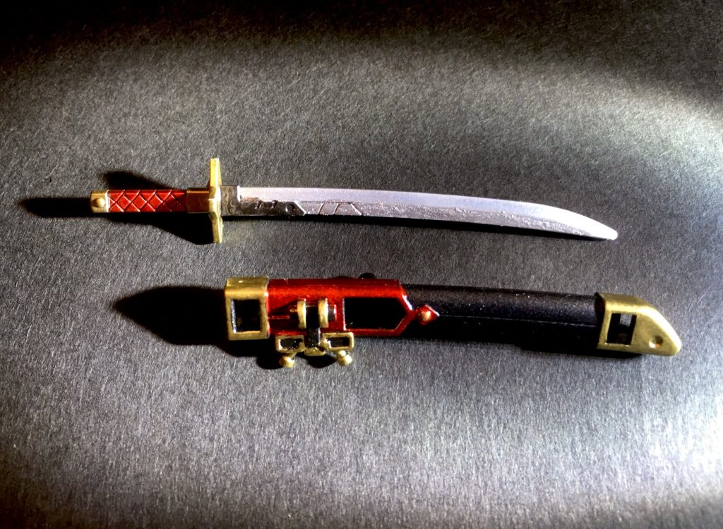 【来国長】(らいくになが)
山城国京洛に粟田口派と並んで数多くの名刀を残した刀匠集団・来一派。名工来国俊の高弟、摂津中島国長の銘を切る二尺六寸の太刀。
武田信玄公佩刀と伝わる。
附・絲巻打刀拵。
現:重要文化財、恵林寺蔵。