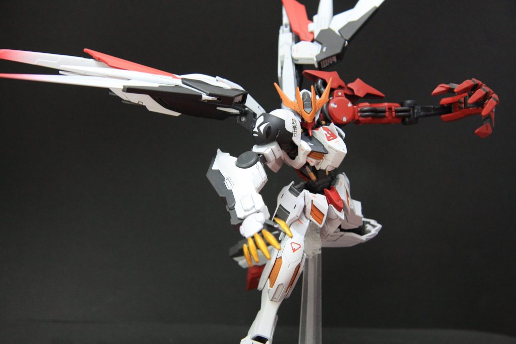 腰は5ミリほど延長しています。
同じく顎も劇中のルプスレクスを意識し悪魔さを出すために延長しています。