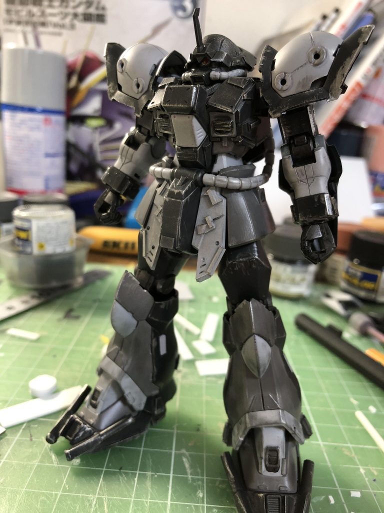 正面から
あいも変わらず机は汚いですね 泣