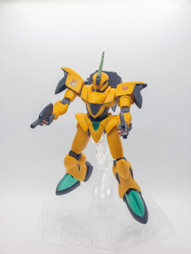 二の腕部分は切り離して可動域を拡げ、肩と腰にもボールデンアームズのボールジョイントを使用。