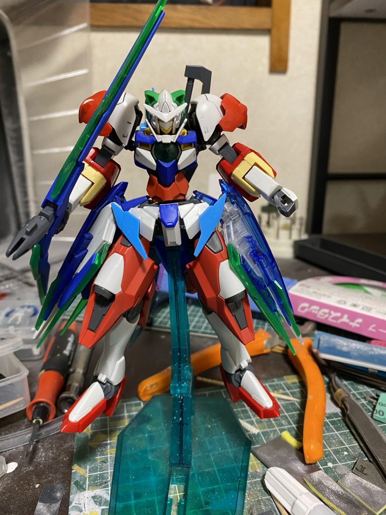 基本的にはダブルオー機体のパーツでミキシングを行いましたが、マッシブ感を得るためにバルバトスルプスの肩を拝借。好きな色で塗ったらイメージしてた物と違い、自分的には和風に感じたので、名前に神楽をつけました。完全に語感でつけました笑
ミキシング初挑戦で、難しくも楽しい時間を過ごせました。コンテストの結果は残念ながら落選でしたが、これにめげずに次も挑戦したいと思います!
長々とお読み頂きありがとうございました!